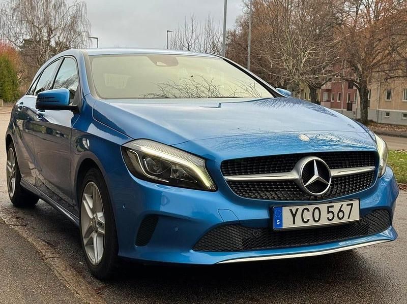 Begagnad Mercedes A180 122 HK (89 kW) 2016 Blå Halvkombi