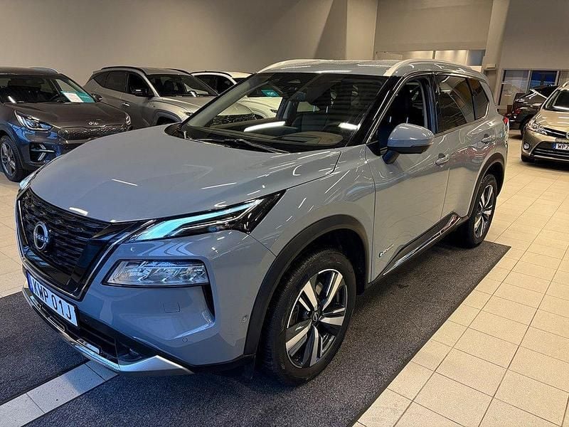 Grå Begagnad 2023 Nissan X-Trail 360º SUV | 418 000 kr - Bild 1/4