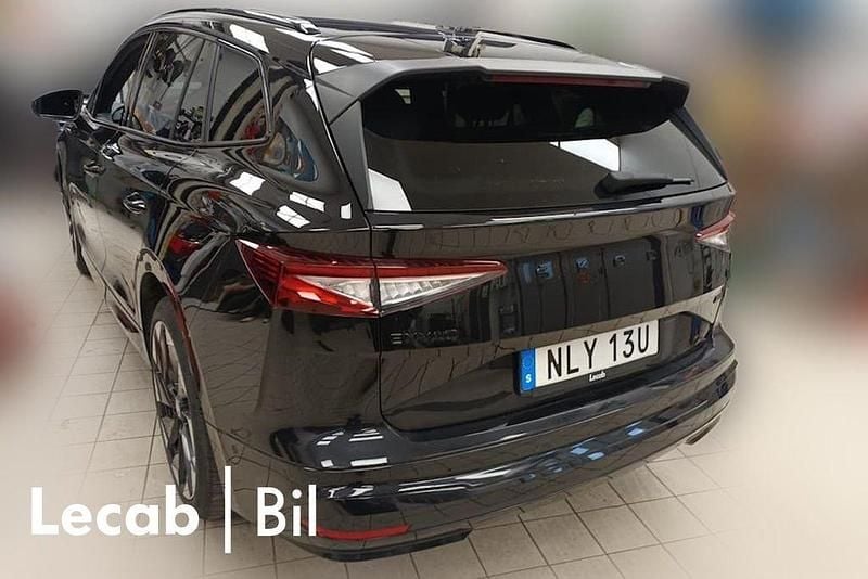 Svart (black magic metallic) Begagnad 2022 Skoda Enyaq iV SportLine SUV | 369 500 kr (Marknadspris) - Bild 1/1