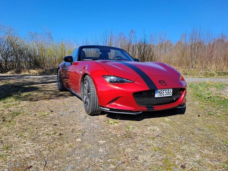Röd Begagnad 2015 Mazda MX5 Cab | 199 000 kr (Marknadspris) - Bild 1/4