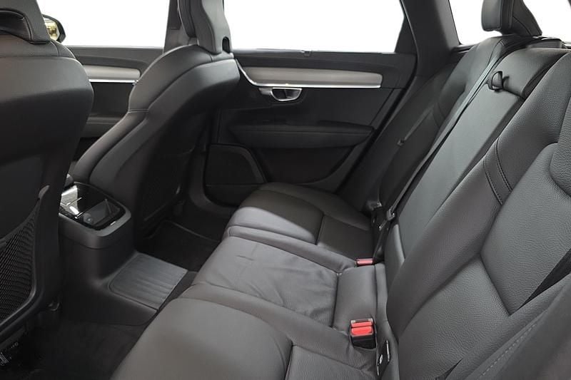 Begagnad Volvo V90 Ultra 462 HK (339 kW) 2024 Grå Kombi