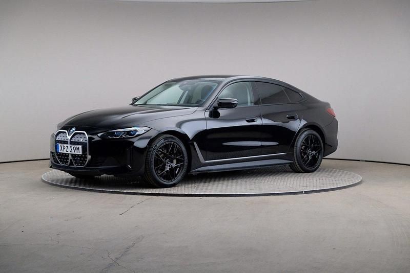 Svart Begagnad 2022 BMW i4 Sedan | 359 000 kr (Bra pris) - Bild 1/4