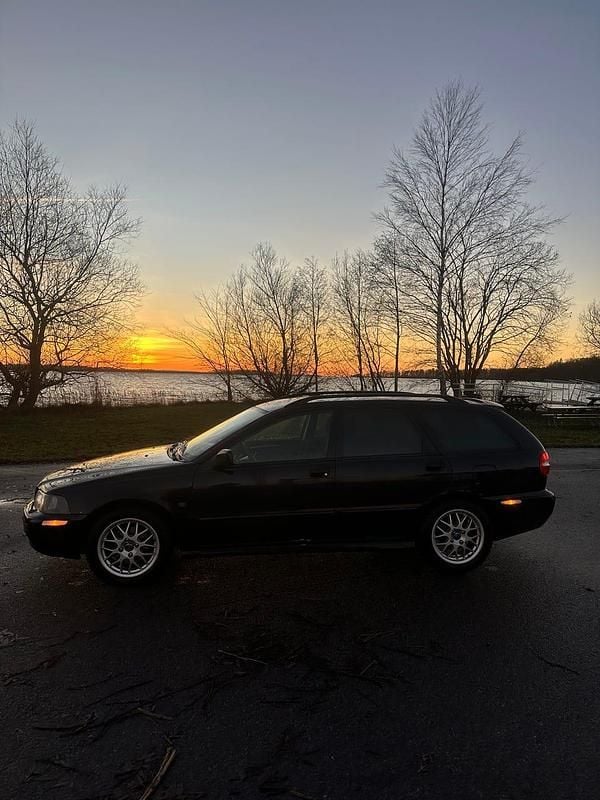 Begagnad 2004 Volvo V40 | 23 000 kr (Superpris) - Bild 1/4