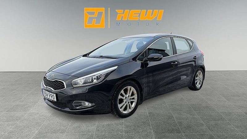 Begagnad Kia Ceed 112 HK (82 kW) 2013 Svart Halvkombi