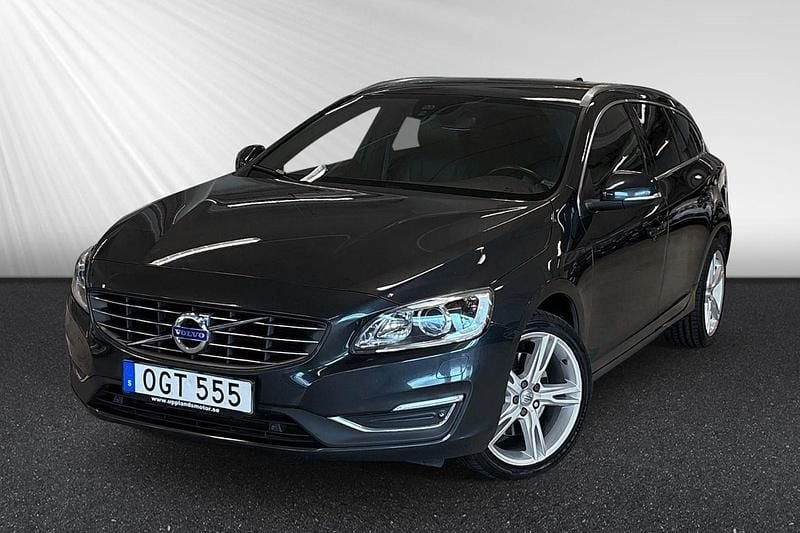 Grå Begagnad 2016 Volvo V60 Summum Kombi | 199 900 kr (Marknadspris) - Bild 1/4