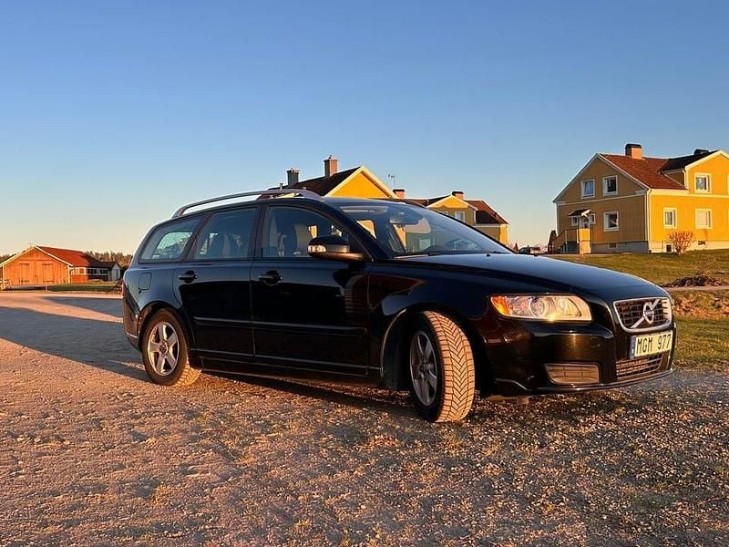 Begagnad 2012 Volvo V50 Kombi | 65 000 kr (Lite dyr) - Bild 1/4