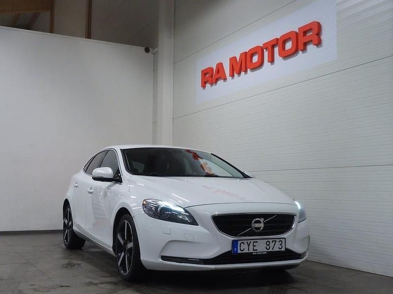 Begagnad Volvo V40 Summum 150 HK (110 kW) 2013 Vit Halvkombi