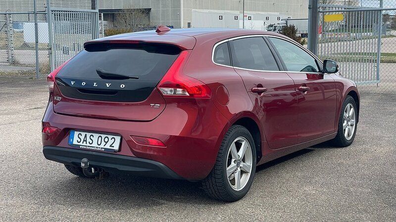 Begagnad Volvo V40 Momentum 123 HK (90 kW) 2015 Röd Kombi