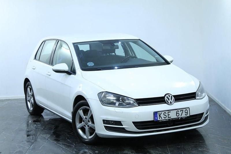 Vit Begagnad 2013 VW Golf VII Halvkombi | 89 900 kr (Marknadspris) - Bild 1/4