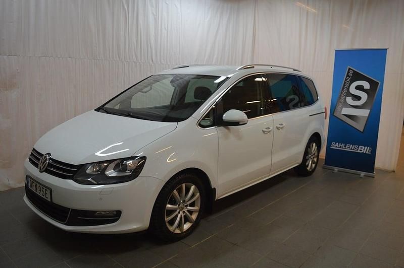 Vit Begagnad 2019 VW Sharan GT Minibuss | 148 000 kr (Marknadspris) - Bild 1/4