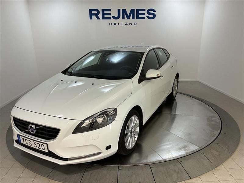 Vit Begagnad 2016 Volvo V40 Kinetic Kombi | 159 900 kr (Lite dyr) - Bild 1/4