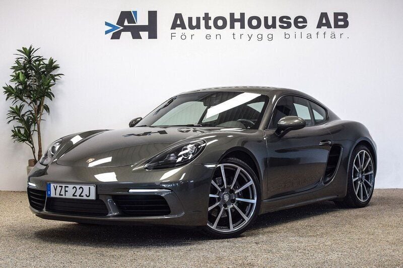 Grön Begagnad 2020 Porsche 718 Cayman Sportkupé | 679 000 kr - Bild 1/4