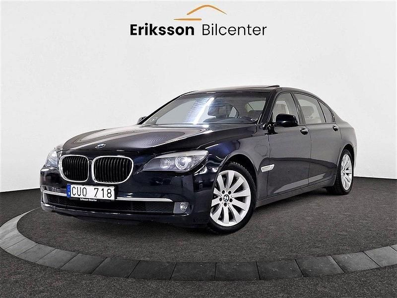Mörkblå (blå) Begagnad 2009 BMW 740L Sedan | 119 900 kr - Bild 1/4