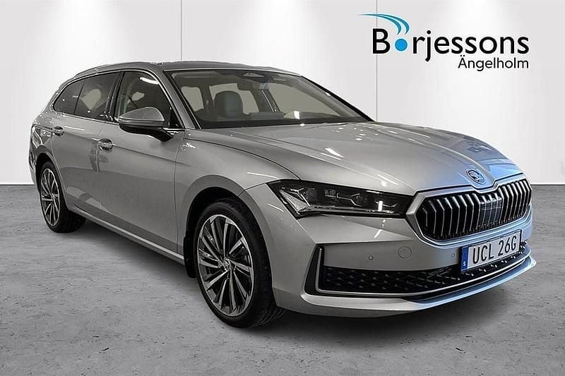 Silver Begagnad 2024 Skoda Superb LAURIN & KLEMENT Kombi | 542 900 kr - Bild 1/4