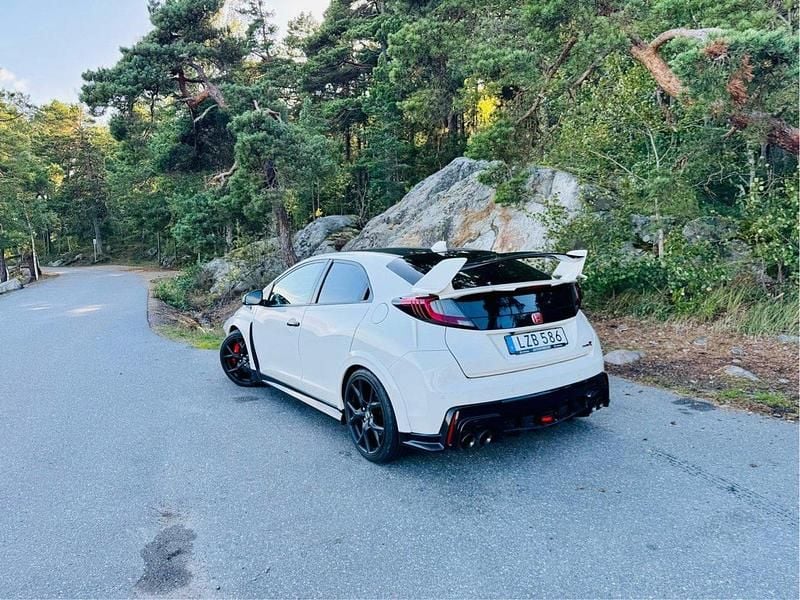 Vit Begagnad 2015 Honda Civic Type R Halvkombi | 215 000 kr (Marknadspris) - Bild 1/4