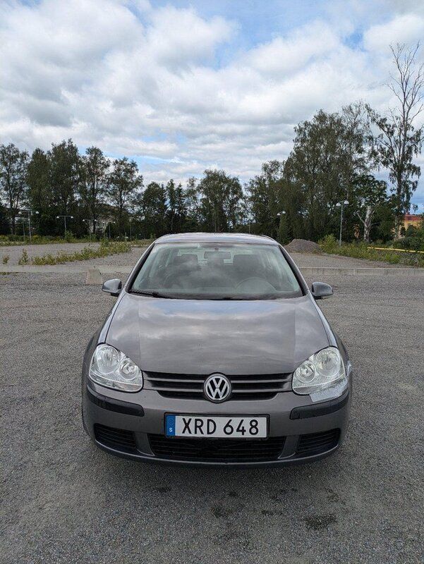 Grå Begagnad 2006 VW Golf V Trendline Halvkombi | 19 000 kr (Bra pris) - Bild 1/4