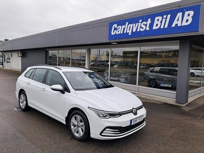 Vit Begagnad 2022 VW Golf VIII Sport Kombi | 269 000 kr (Marknadspris) - Bild 1/4