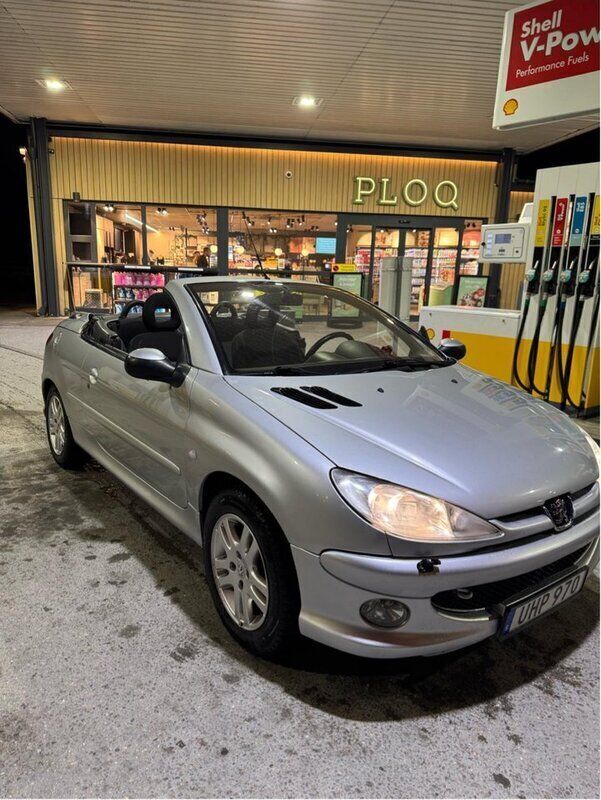 Grå Begagnad 2004 Peugeot 206 CC Cab | 19 900 kr (Bra pris) - Bild 1/4