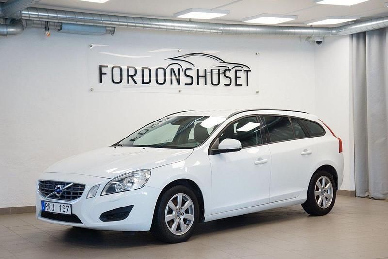 Vit Begagnad 2012 Volvo V60 Kinetic Kombi | 89 900 kr (Marknadspris) - Bild 1/4