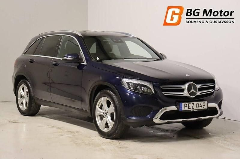 Blå Begagnad 2017 Mercedes GLC220 SUV | 169 900 kr (Dyr) - Bild 1/4
