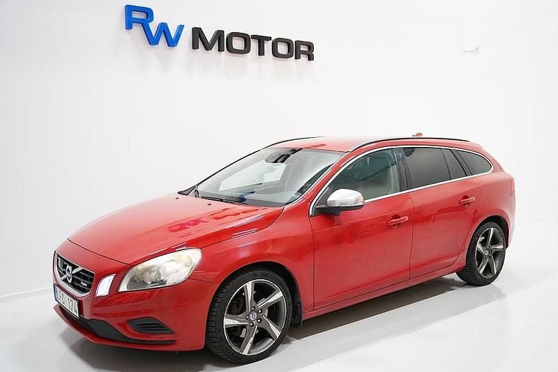 Röd Begagnad 2010 Volvo V60 R-Design Kombi | 129 800 kr (Marknadspris) - Bild 1/4