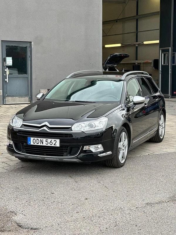 Svart Begagnad 2016 Citroën C5 Kombi | 85 000 kr (Marknadspris) - Bild 1/4
