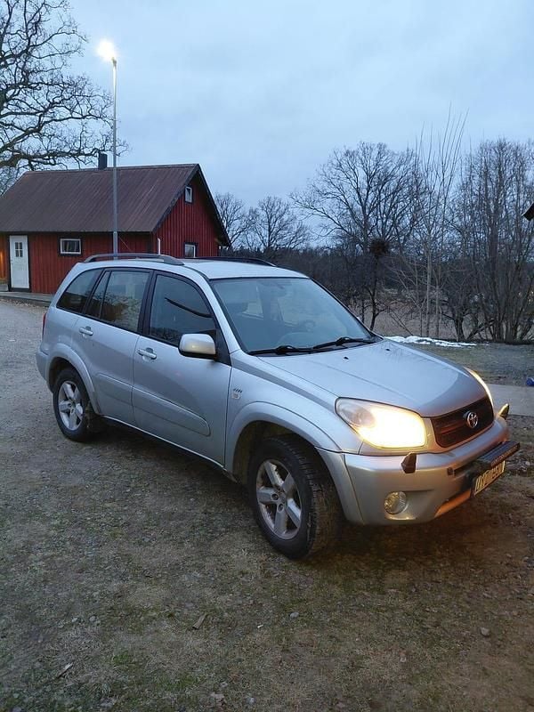 Begagnad 2004 Toyota RAV4 SUV | 35 000 kr (Bra pris) - Bild 1/1