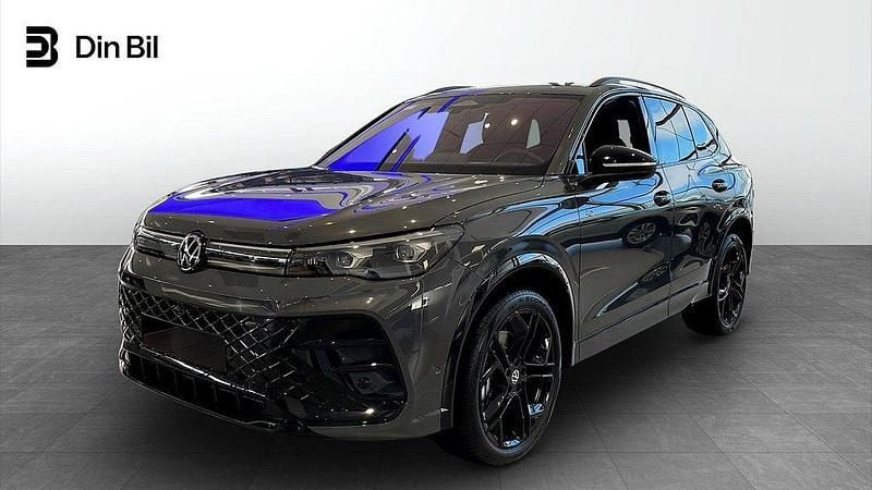 Mörkgrå Ny 2025 VW Tiguan R-line SUV | 579 900 kr (Marknadspris) - Bild 1/4