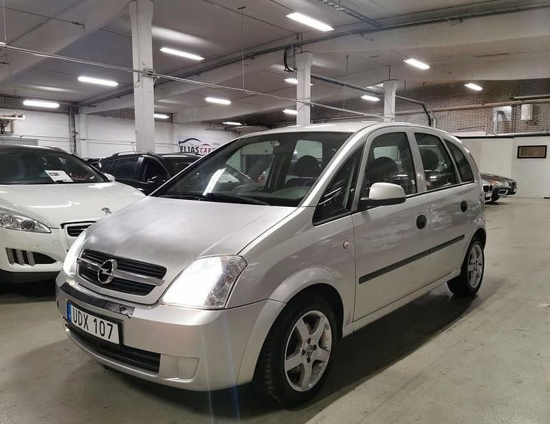 Grå Begagnad 2003 Opel Meriva Minibuss | 24 900 kr (Marknadspris) - Bild 1/4