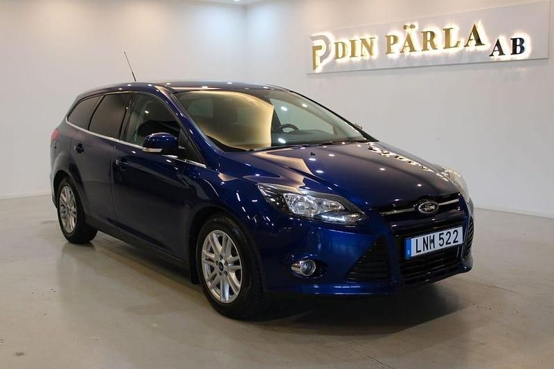 Blå Begagnad 2014 Ford Focus Titanium Kombi | 69 900 kr (Marknadspris) - Bild 1/4