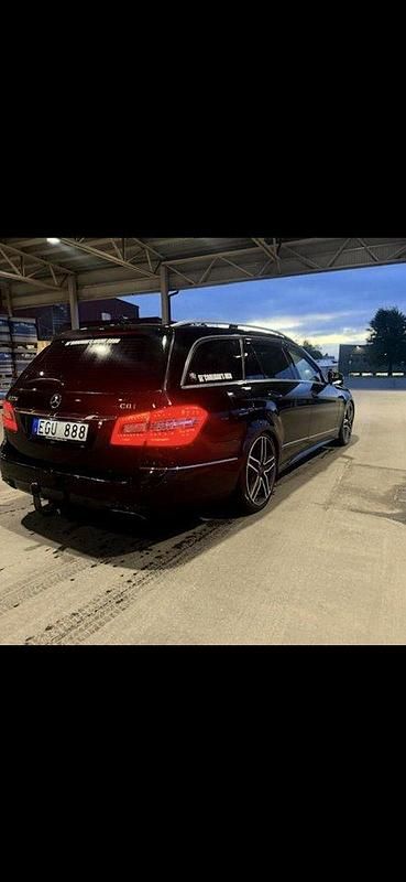 Svart Begagnad 2012 Mercedes E220 Kombi | 89 000 kr (Marknadspris) - Bild 1/4