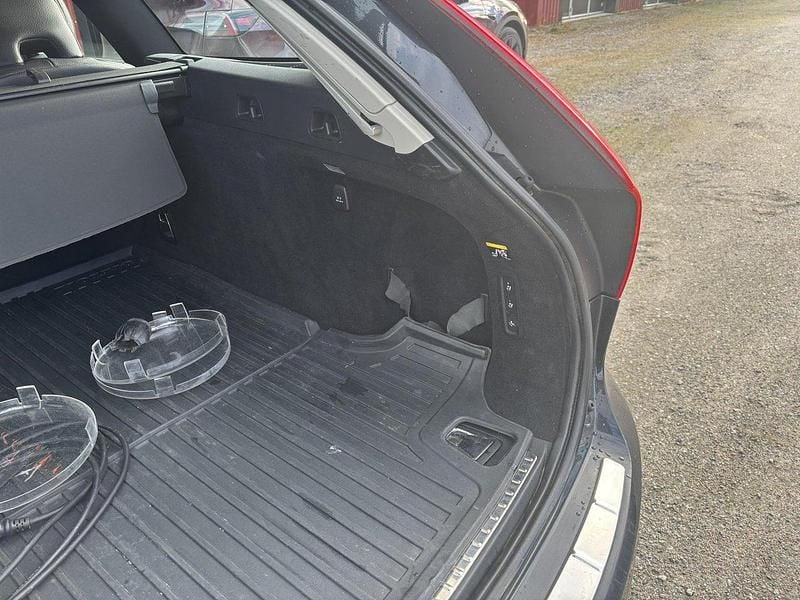 Grå Begagnad 2019 Volvo V90 CC Momentum Kombi | 210 000 kr (Lite dyr) - Bild 1/4