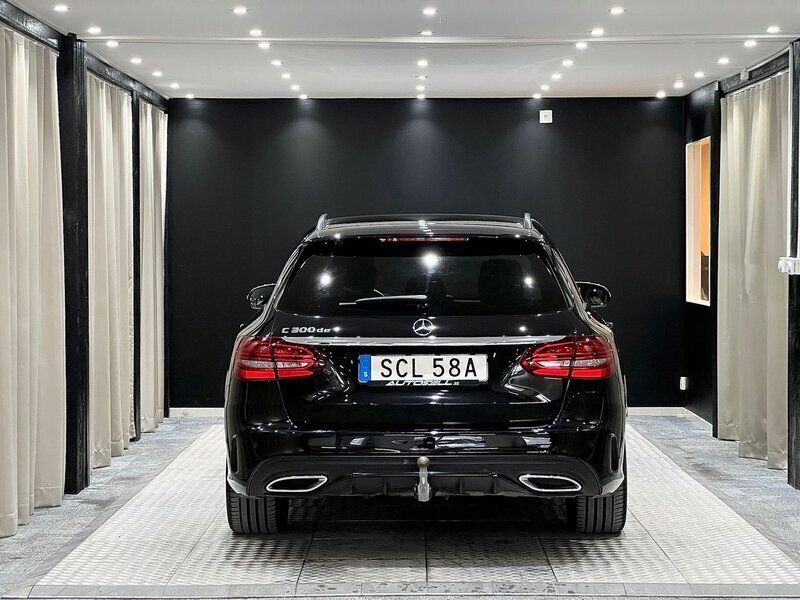 Begagnad Mercedes C300e AMG line 306 HK (225 kW) 2021 Svart Kombi