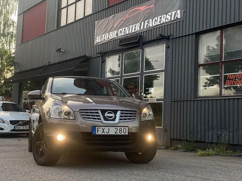 Ljusbrun Begagnad 2009 Nissan Qashqai SUV | 39 900 kr (Marknadspris) - Bild 1/4