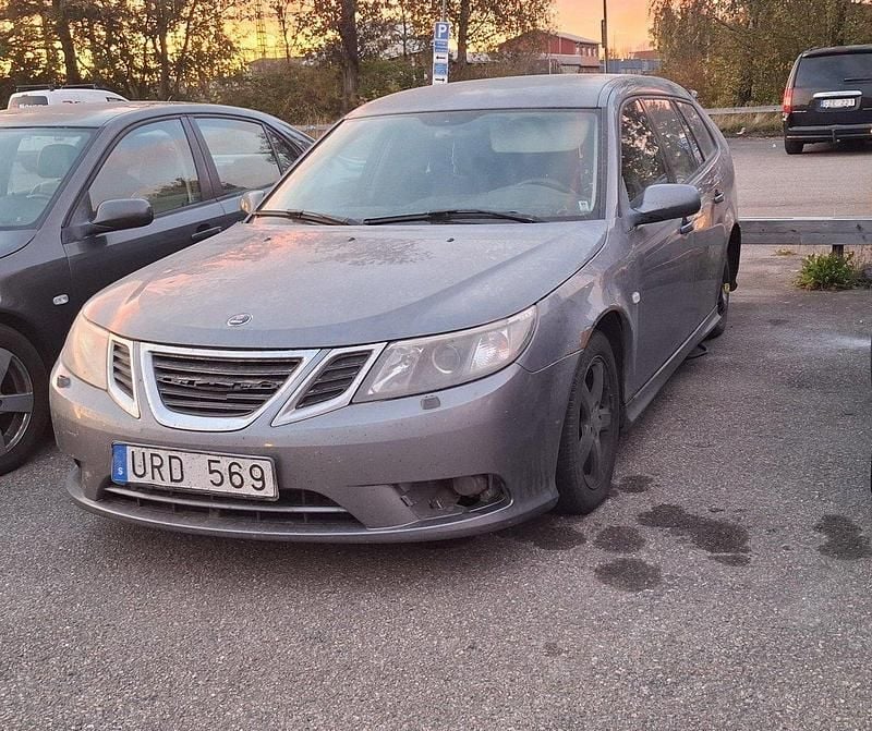 Grå Begagnad 2008 Saab 9-3 Vector Kombi | 22 900 kr (Marknadspris) - Bild 1/2