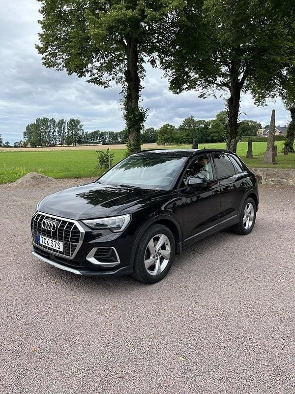 Svart Begagnad 2019 Audi Q3 Advanced SUV | 265 000 kr (Lite dyr) - Bild 1/4