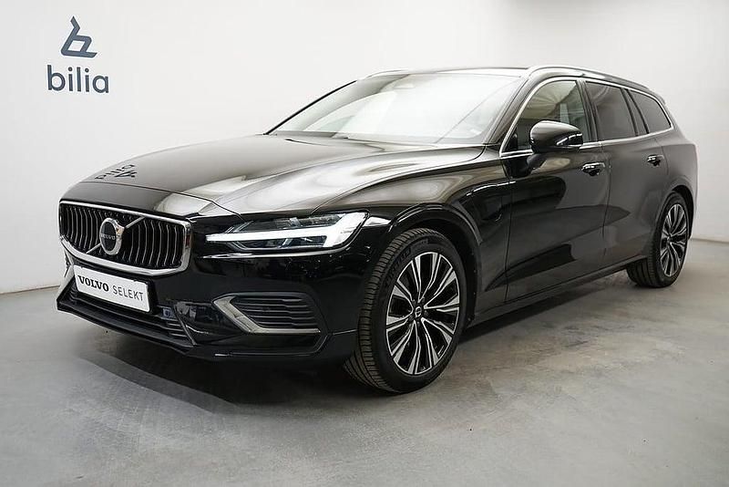 Svart Begagnad 2022 Volvo V60 Core Kombi | 369 900 kr (Marknadspris) - Bild 1/3