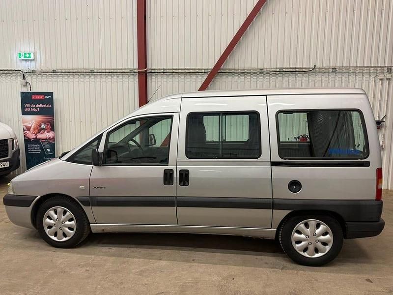 Begagnad Citroën Jumpy 136 HK (100 kW) 2006 Silver Minibuss