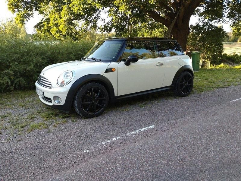 Vit Begagnad 2007 Mini Cooper Pepper Halvkombi | 35 000 kr (Lite dyr) - Bild 1/4