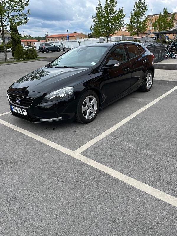 Begagnad Volvo V40 115 HK (84 kW) 2015 Halvkombi