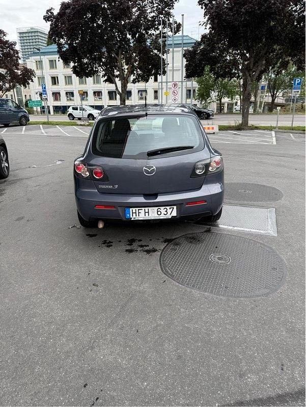 Grå Begagnad 2007 Mazda 3 Inclusive Halvkombi | 17 000 kr (Marknadspris) - Bild 1/3