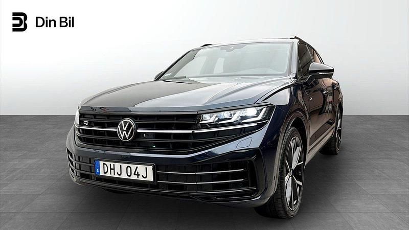 Mörkblå Begagnad 2024 VW Touareg R SUV | 949 900 kr (Dyr) - Bild 1/4