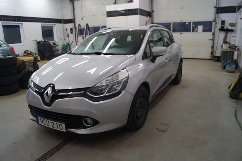 Begagnad Renault Clio IV 90 HK (66 kW) 2015 Silver Kombi