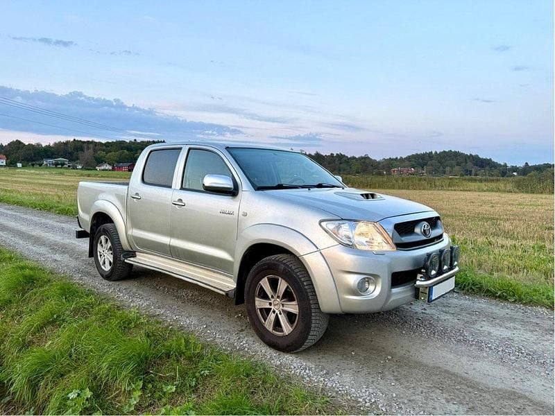 Begagnad 2011 Toyota HiLux Pickup | 119 900 kr - Bild 1/4