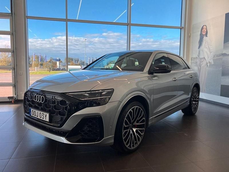 Silver Begagnad 2024 Audi Q8 S-Line SUV | 1 049 900 kr - Bild 1/4