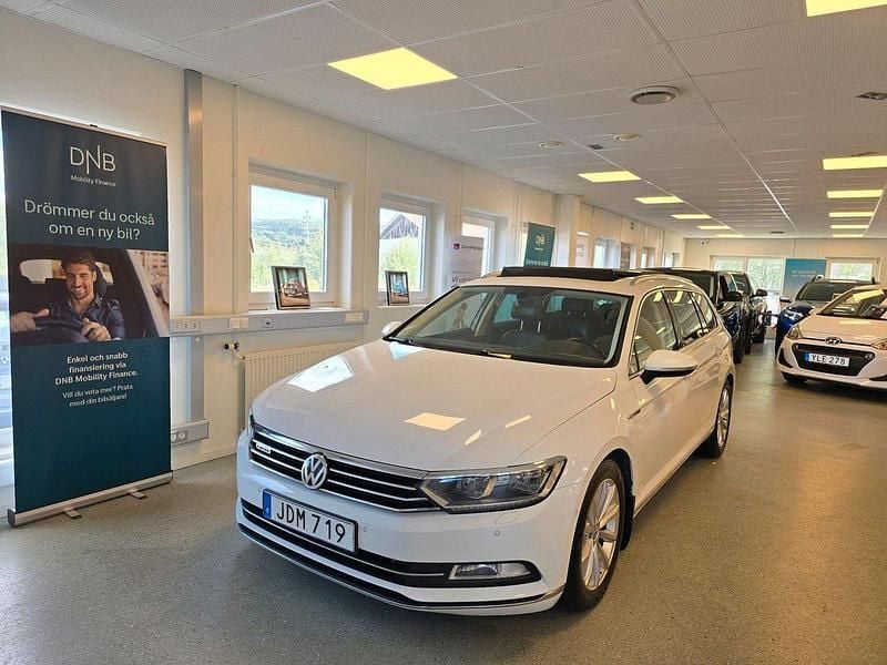 Vit Begagnad 2016 VW Passat GT Kombi | 154 900 kr (Bra pris) - Bild 1/4