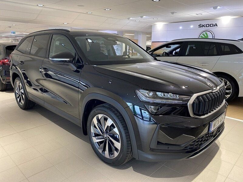 Svart (black magic pärleffekt me) Ny 2025 Skoda Kodiaq Selection SUV | 445 100 kr - Bild 1/4