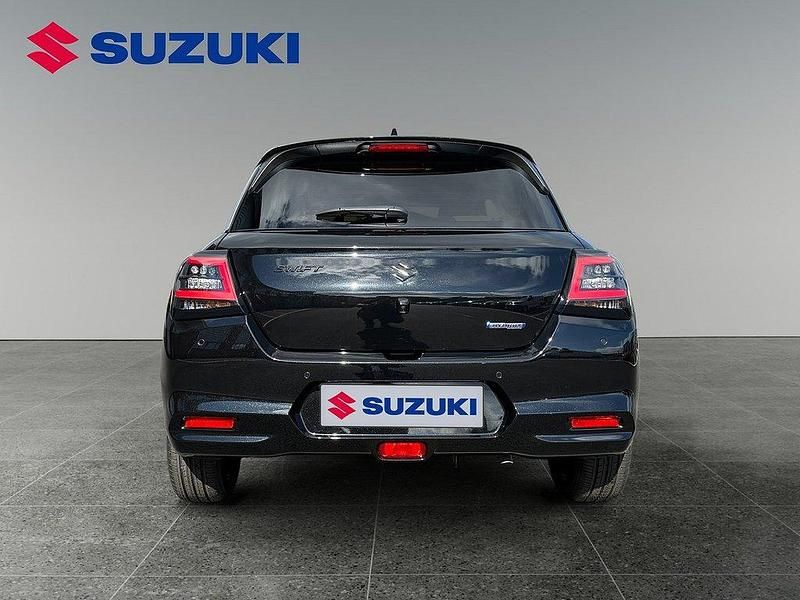 Begagnad Suzuki Swift 83 HK (61 kW) 2024 Svart Halvkombi