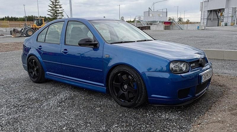 Blå Begagnad 2001 VW Bora R Sedan | 155 000 kr - Bild 1/4