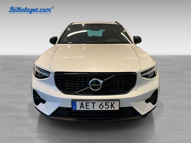 Begagnad Volvo XC40 Plus 165 HK (121 kW) 2025 Vit SUV